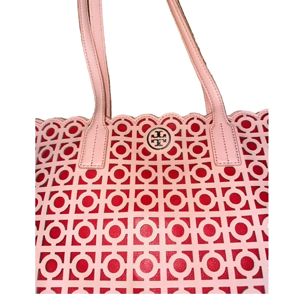 Large Tory Burch Kelsey East-West Scalloped Laser Cut Leather Tote 👜 - Picture 3 of 10